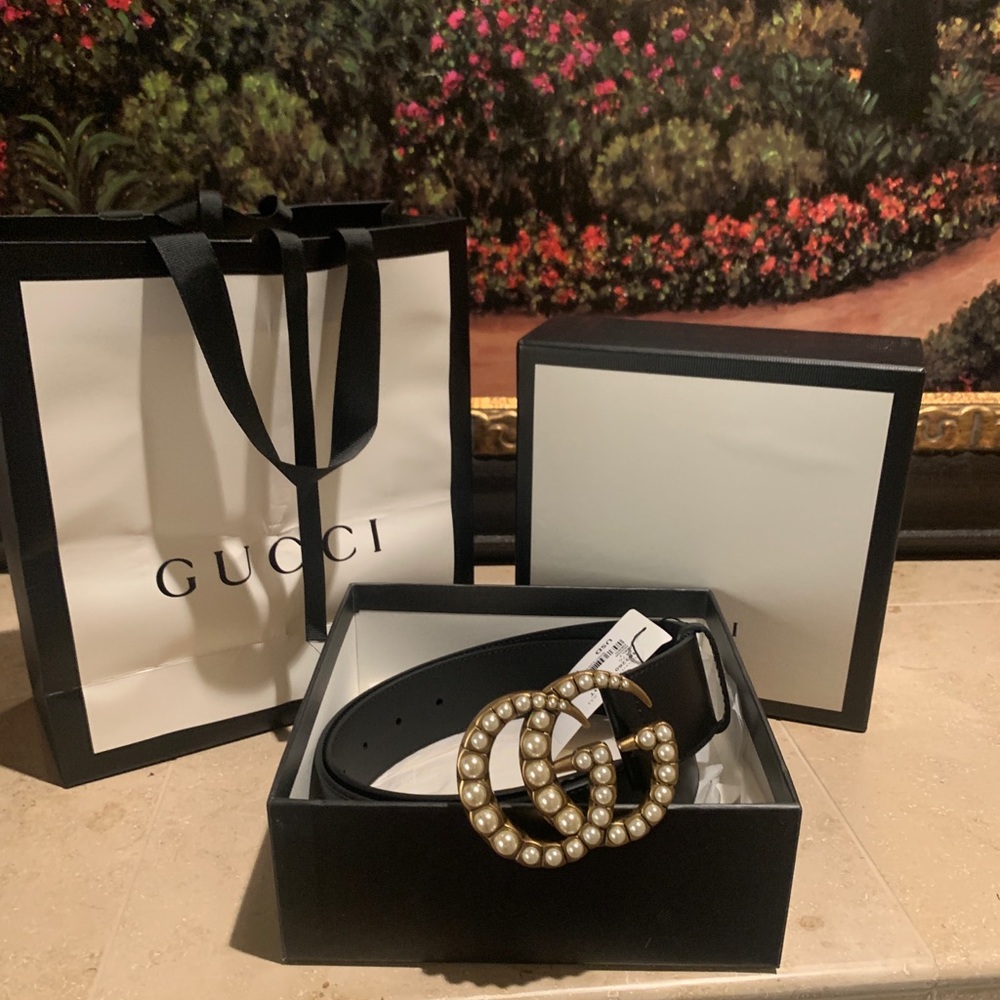 AUTHENTIC Pearl and Gold Gucci Belt!